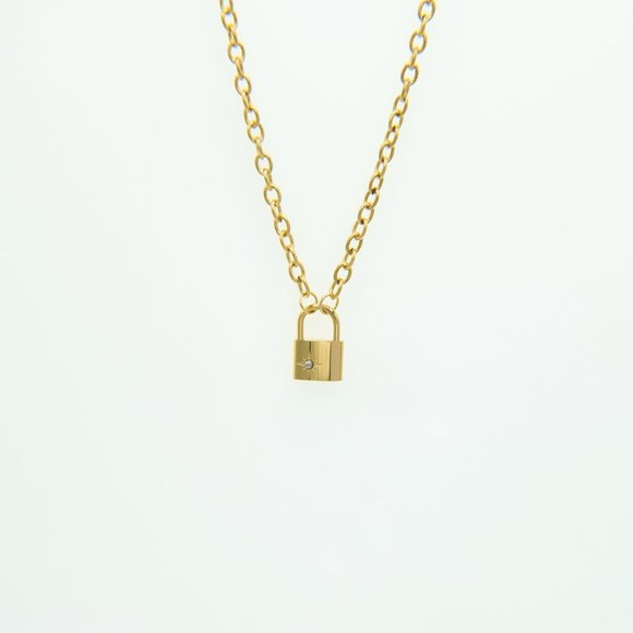 Padlock Star Pendant 18K Gold Plated Necklace - Picture 8 of 11